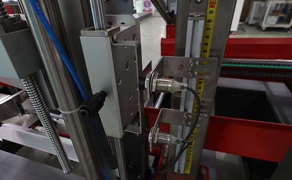 一字型全自動(dòng)封箱機(jī),封箱機(jī)設(shè)備,封箱機(jī)